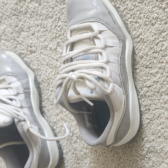 Nike White and Gray Sneakers Modern Minimalist Design - Picture 2 of 4